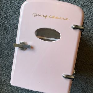 Mini pink Fridge